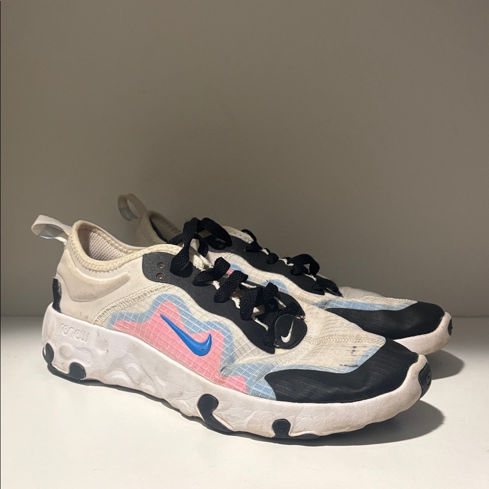 USED NIKE RENEW LUCENT SHOE / 5 YOUTH
